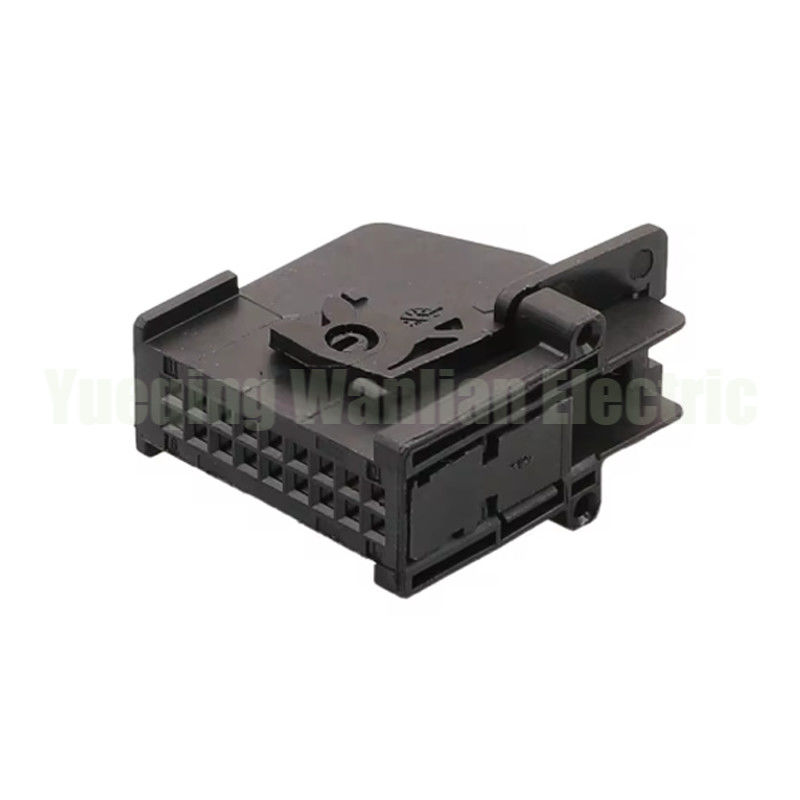 18 Pin 1379100-1 1379102-1 Spina del controller di navigazione per auto Spina della scatola di controllo del tachimetro dello strumento Radar